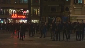 Violenţele stradale în Turcia: Manifestanţii au aruncat cu petarde şi cocktailuri Molotov în forţele de ordine