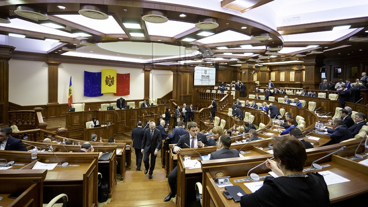 47 de deputaţi cer Guvernului o jumătate de hectar pentru construcţia unui bloc locativ