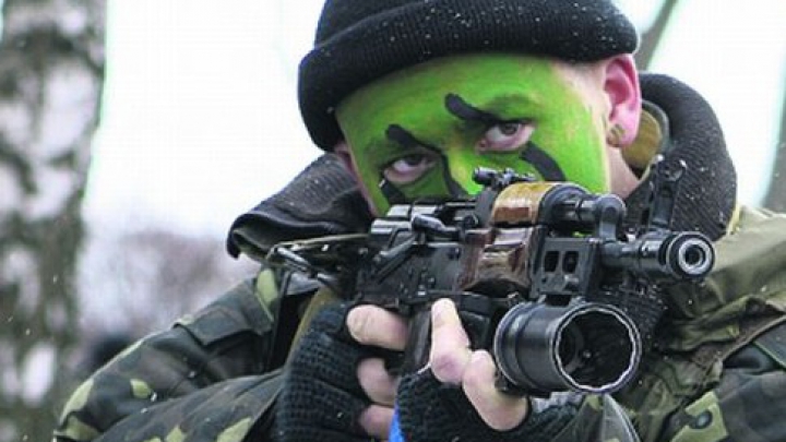 ADRESARE VIDEO: Militarii ucraineni din Crimeea sunt gata să deschidă focul asupra forţelor ruse 