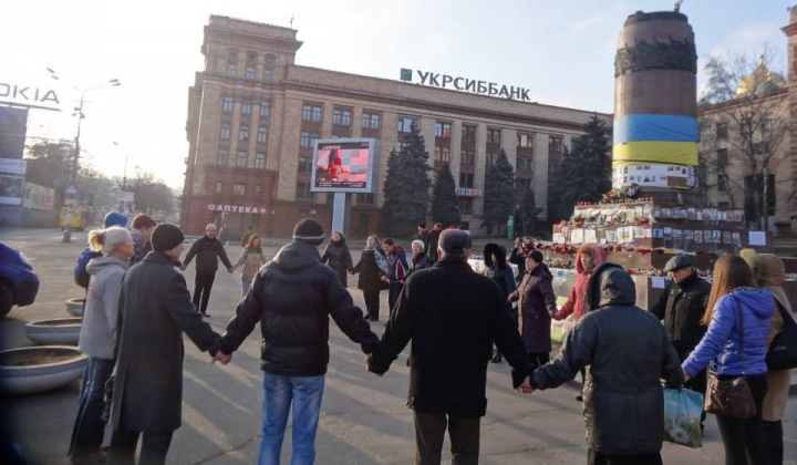 "Pace pentru Ucraina!". Mii de creştini din ţara vecină au stat în genunchi şi au cerut evitarea unui război fratricid (FOTO)