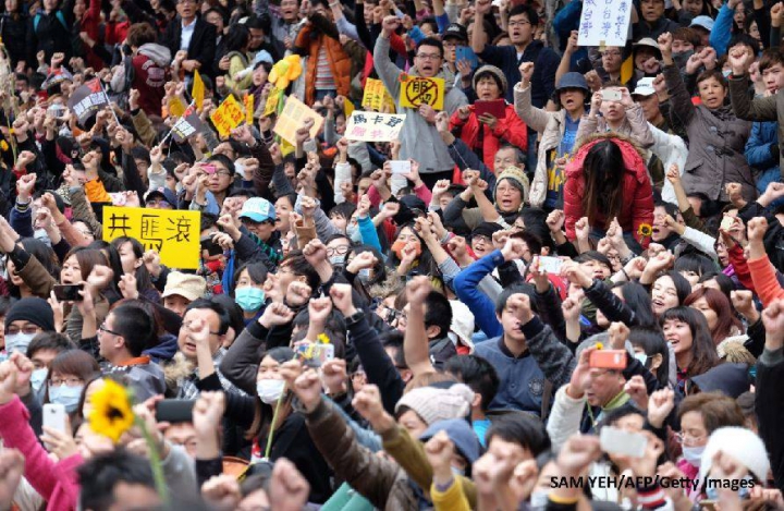 Studenţii din Taiwan au ocupat Parlamentul în semn de protest FOTO 