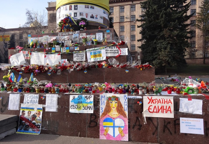 "Pace pentru Ucraina!". Mii de creştini din ţara vecină au stat în genunchi şi au cerut evitarea unui război fratricid (FOTO)