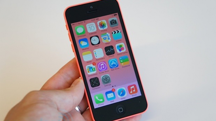 Apple a lansat un iPhone 5C mai ieftin, cu capacitate de stocare de 8 GB