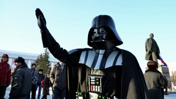 NU E GLUMĂ! Darth Vader, celebrul personaj din Star Wars, va lupta pentru fotoliul de preşedinte al Ucrainei (VIDEO)