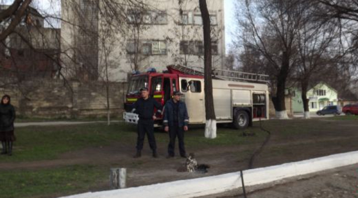 Ard trenurile în Moldova. Încă o garnitură a luat foc pe şine