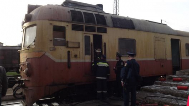 Ard trenurile în Moldova. Încă o garnitură a luat foc pe şine