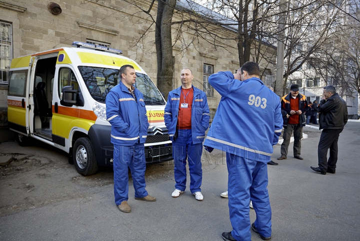 Asistenţa Medicală Urgentă va avea ambulanţe noi: O singură maşină specială costă aproape 2.000.000 de lei (FOTO)