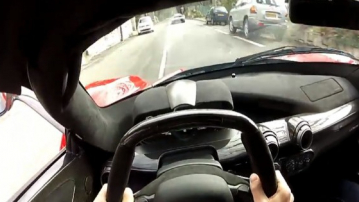 Ascultă cum sună motorul de 6.3 litri V12 direct din cockpitul unui Ferrari LaFerrari! (VIDEO)