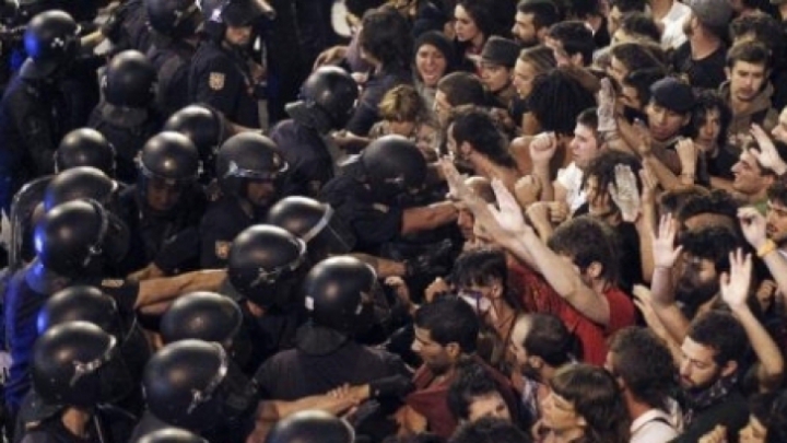 VIOLENŢE la Madrid! Spaniolii protestează faţă de austeritate