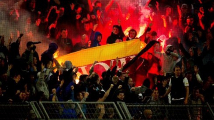 GEST SCANDALOS! Fanii echipei ruse Zenit Sankt-Petersburg au dat foc steagului Germaniei