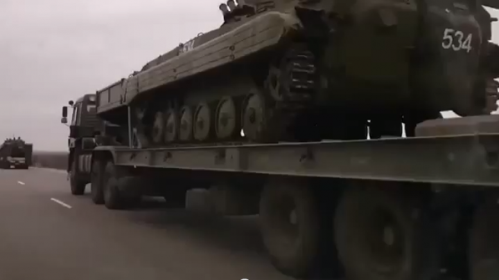 Peste 500 de vehicule militare ruse au fost dislocate în estul Ucrainei (VIDEO)