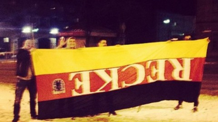 GEST SCANDALOS! Fanii echipei ruse Zenit Sankt-Petersburg au dat foc steagului Germaniei