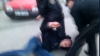 Scandal cu GIROFAR la Buiucani! Doi poliţişti s-au ÎMBRÂNCIT cu un pieton care "le-a tăiat calea" pe zebră (VIDEO)