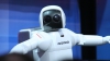 (VIDEO) Robotul ASIMO uimeşte prin fluiditatea, precizia şi graţia mişcărilor sale omeneşti. Maşinăria poate chiar să danseze!