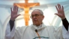 Papa Francisc a primit cadou o sticlă de whiskey. Vezi cine i-a oferit darul