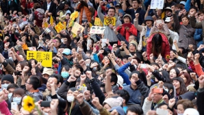 Violenţele stradale devastează capitala statului Taiwan