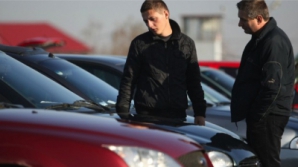 INVESTIGAŢIE: Piaţa auto din Moldova este "inundată" de maşini cu defecte ascunse
