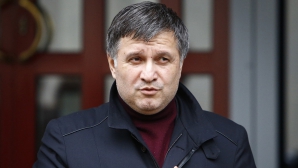 Ministrul de interne de la Kiev AVERTIZEAZĂ: "Separatiştii trebuie să se teamă zi şi noapte, pentru că suntem pe urmele lor"