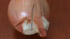 Colete cu surprize pentru condamnaţi: O cartelă SIM ascunsă într-o ceapă urma să ajungă unui deţinut