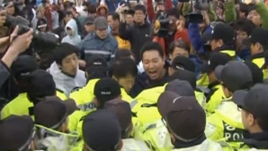 Disperare şi durere în Coreea de Sud. Părinţii elevilor de pe vasul eşuat acuză autorităţile de neglijenţă şi minciună