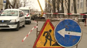 Ambuteiaje şi nervi pe strada Bulgară! Lucrările de defrişare şi curăţare a arborilor le-au dat bătăi de cap şoferilor