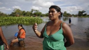 Puhoaiele au învăluit Bolivia. Autorităţile verifică dacă sunt victime