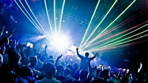  Au sărbătorit Învierea Domnului pe ringurile de dans. Cluburile de noapte, arhipline de tineri dornici de distracţie VIDEO