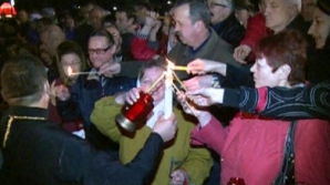 Focul haric a fost împărţit credincioşilor în Scuarul Catedralei mitropolitane din Chişinău 