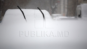 Primăvară în calendar, iarnă pe stradă. Un oraş din SUA este afectat de o furtună de zăpadă (VIDEO)