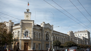 SHOW la Primărie: Ion Ceban a întrerupt şedinţa, însă era cât pe ce să fie scos cu forţa