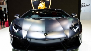 Parlamentarii cântăresc dacă este bine să fie taxate maşinile de lux 