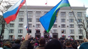 Noi tulburări în estul Ucrainei. Protestatri pro-ruşi destabilizează activitatea autorităţilor din Lugansk 