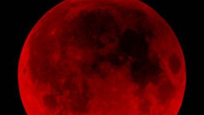 (VIDEO) Fenomen astronomic SPECTACULOS: Eclipsa cu LUNĂ DE SÂNGE. "Prevesteşte o schimbare importantă în istoria lumii"