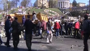 Locuitorii Kievului s-au mobilizat într-o acţiune de curăţare a Maidanului (VIDEO)