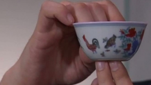 Comoara de porţelan. O ceaşcă a fost vândută cu peste 30 de milioane de dolari