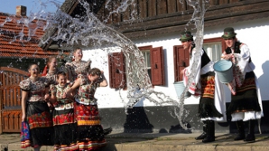 Colecţia tradiţiilor Pascale din lume. Fiecare bordei cu al lui obicei 