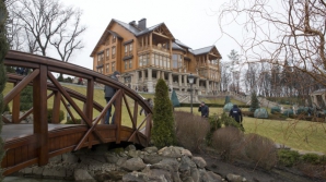 Averea lui Ianukovici a devenit expoziţie de muzeu. Jurnaliştii sunt şocaţi de luxul în care trăia fostul preşedinte