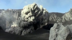 Alertă şi evacuare de amploare în Peru. Vulcanul Ubinas a început să arunce cenuşă la patru kilometri înălţime