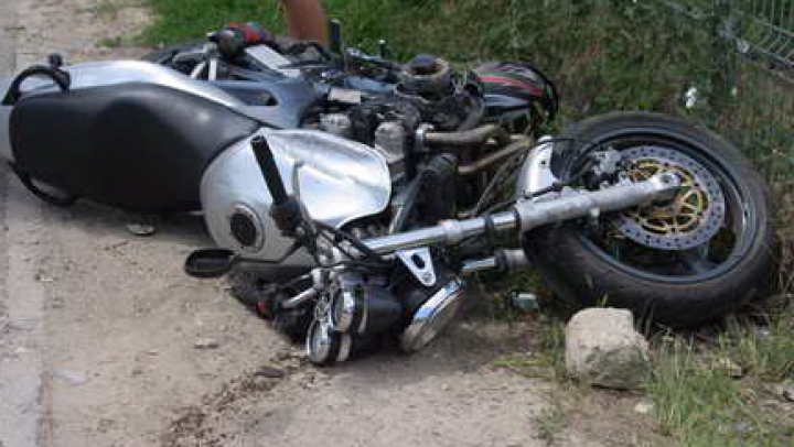 Accident grav la Băcioi. Un motociclist a ajuns în stare gravă la spital după ce s-a lovit într-un pilon electric