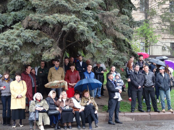 Creştinii din Ucraina au sărbătorit Învierea în Pieţe, rugându-se pentru pace în ţara lor (FOTO/VIDEO)