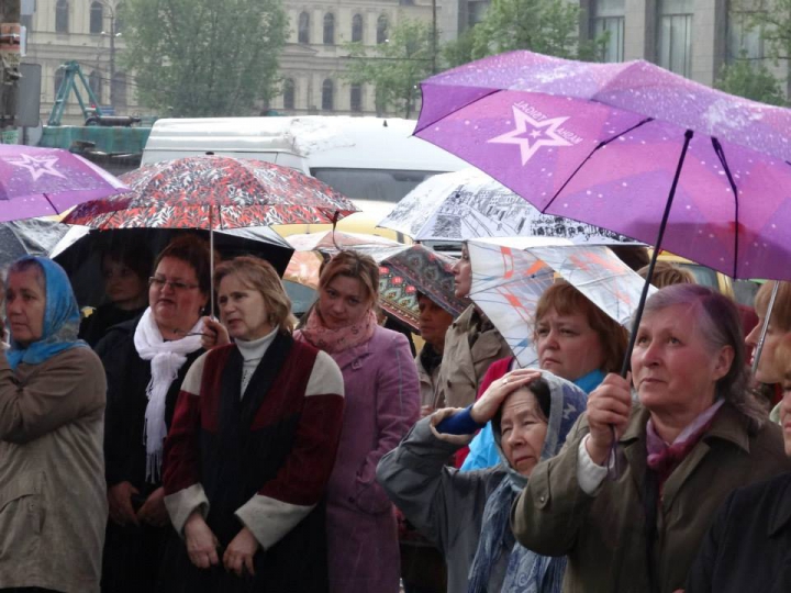 Creştinii din Ucraina au sărbătorit Învierea în Pieţe, rugându-se pentru pace în ţara lor (FOTO/VIDEO)