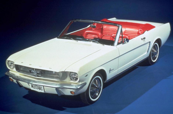 Cinci decenii de la naşterea cele mai emblematice maşini americane. Cum a evoluat Mustang-ul în timp (FOTO)