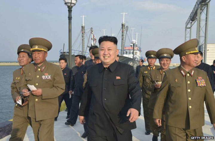 Cine sunt persoanele din ambianţa lui Kim Jong-un care iau mereu notiţe (FOTO)