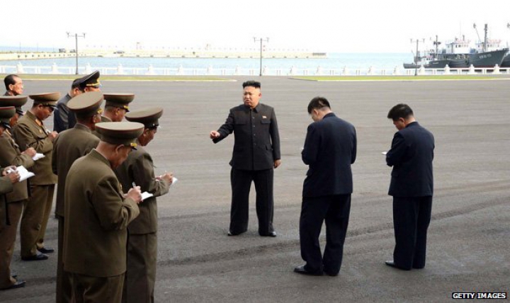 Cine sunt persoanele din ambianţa lui Kim Jong-un care iau mereu notiţe (FOTO)