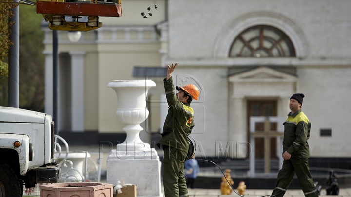 Autorităţile din capitală au decis să amenajeze Piaţa Marii Adunări Naţionale şi de Paşte (GALERIE FOTO)