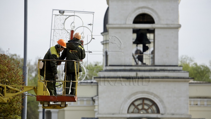 Autorităţile din capitală au decis să amenajeze Piaţa Marii Adunări Naţionale şi de Paşte (GALERIE FOTO)