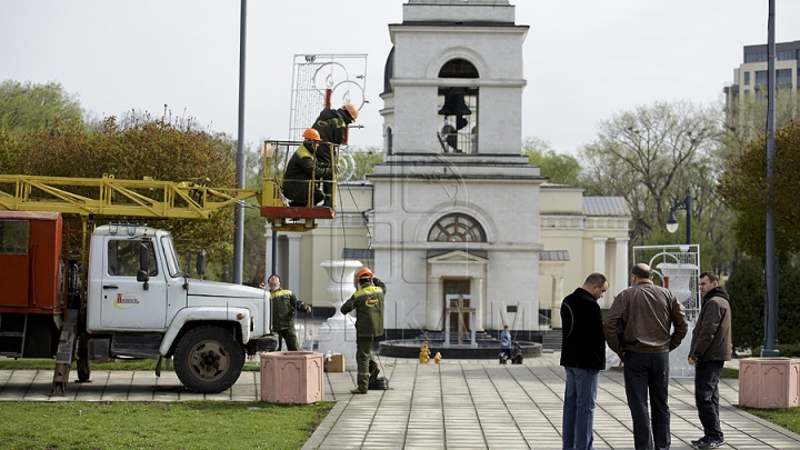 Autorităţile din capitală au decis să amenajeze Piaţa Marii Adunări Naţionale şi de Paşte (GALERIE FOTO)