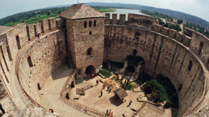 Cetatea Soroca în restaurare. Accesul pentru turişti este interzis şi în această vară