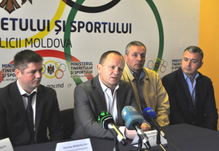 (FOTO) Sportivii moldoveni se întorc acasă cu medalii obţinute în condiţii extreme la Campionatul European de lupte