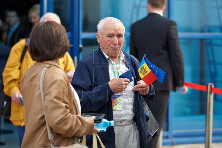 (GALERIE FOTO) Au călătorit fără vize în Uniunea Europeană! Oficiali, jurnalişti, studenţi şi elevi moldoveni au vizitat Atena